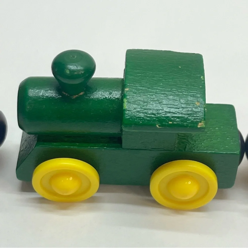vintage wooden‎ painted magnetic train primary colors kids display 3 pc as is